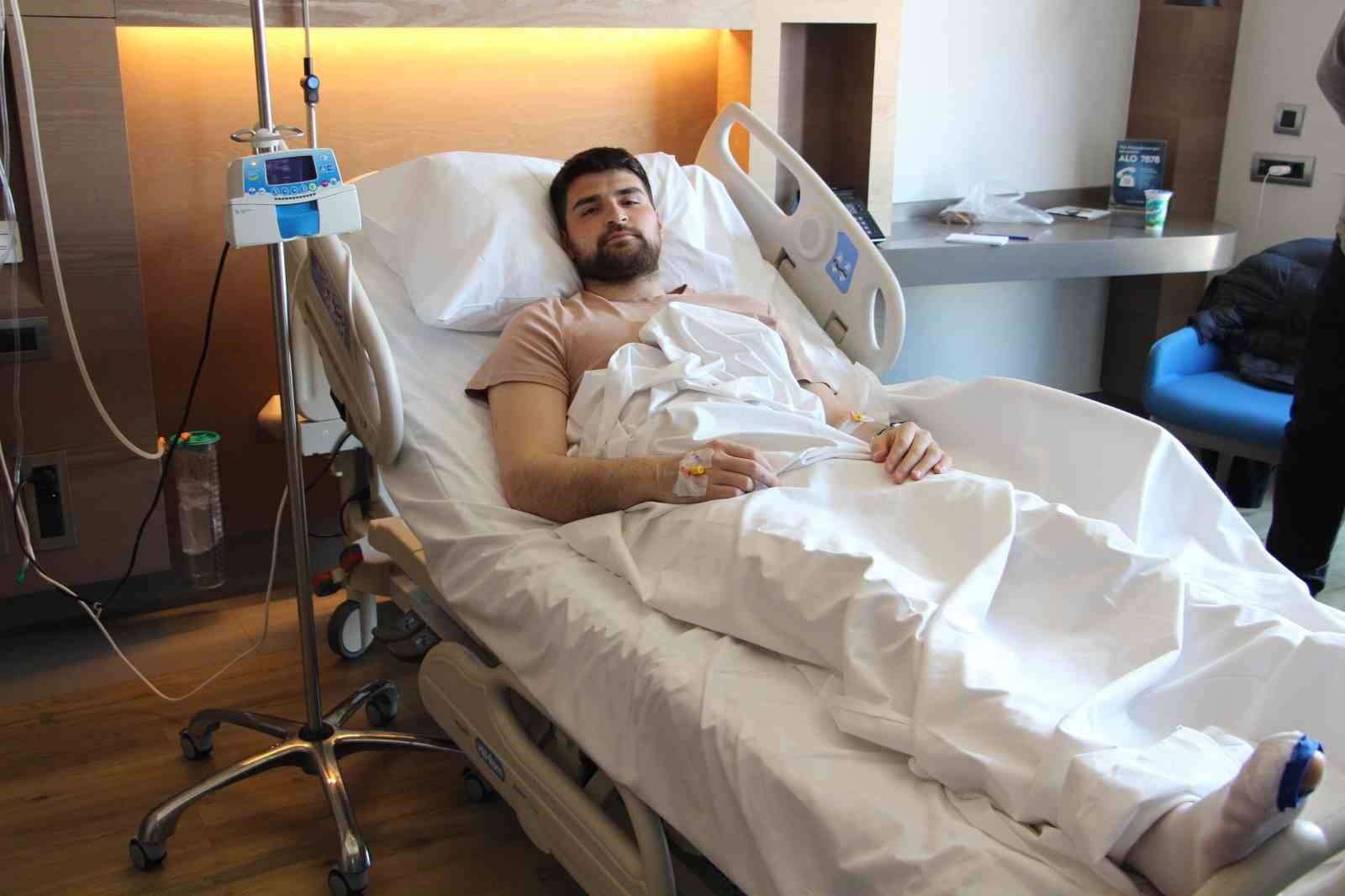 BEŞİKTAŞ'IN KALECİSİ ERSİN DESTANOĞLU, AKUT APANDİSİT TEŞHİSİ KONULARAK AMELİYAT EDİLDİ.