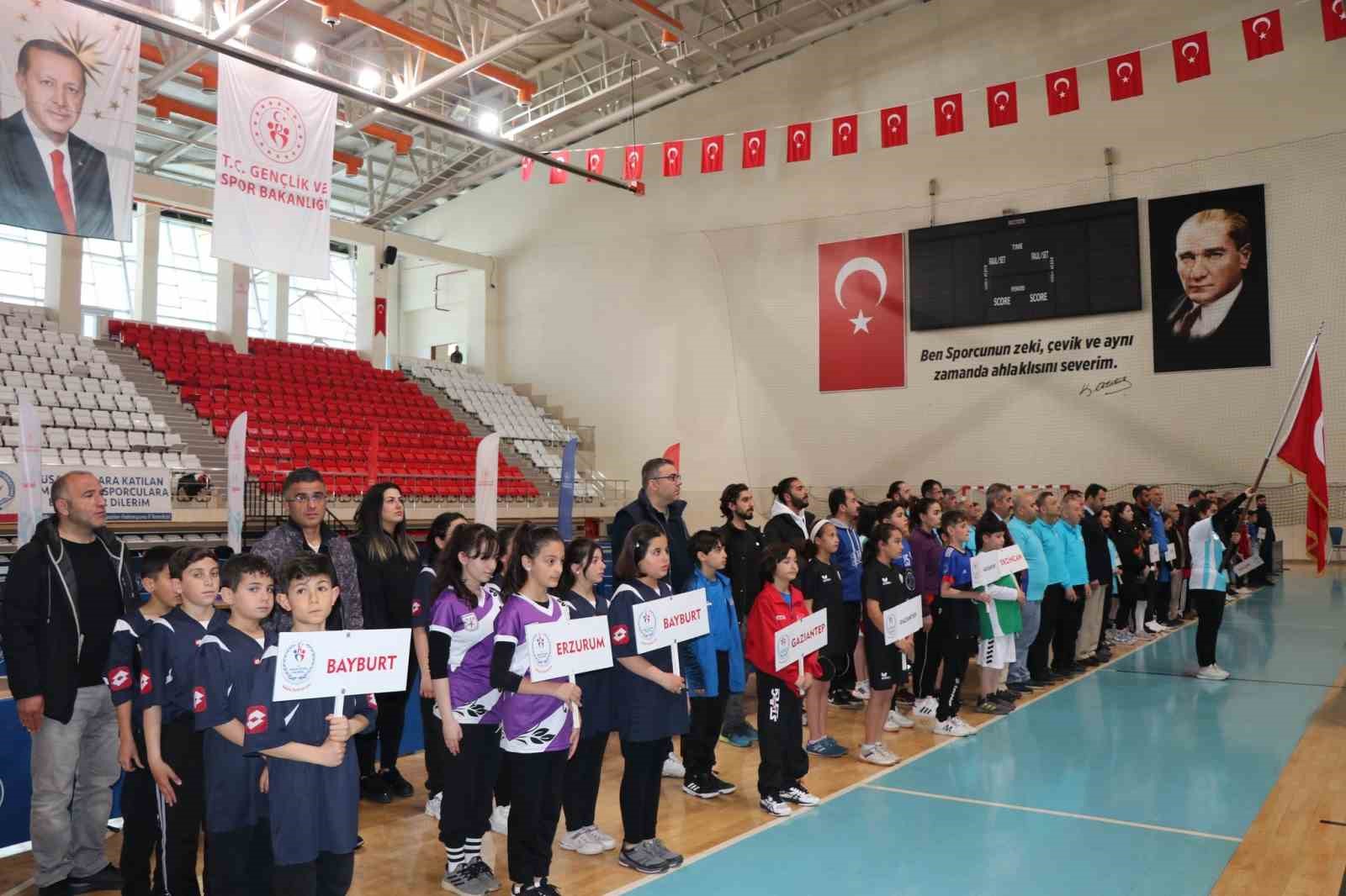 ERZİNCAN’DA KÜÇÜKLER MASA TENİSİ GRUP MÜSABAKALARI BAŞLADI
