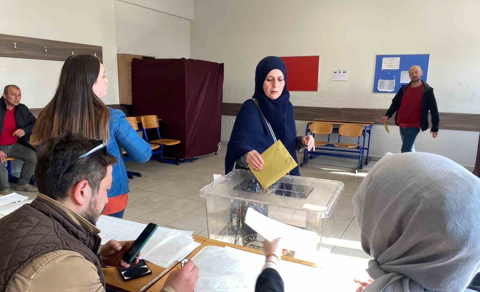 ERZİNCAN’DA OY VERME İŞLEMİ SABAH ERKEN SAATLERDE BAŞLADI