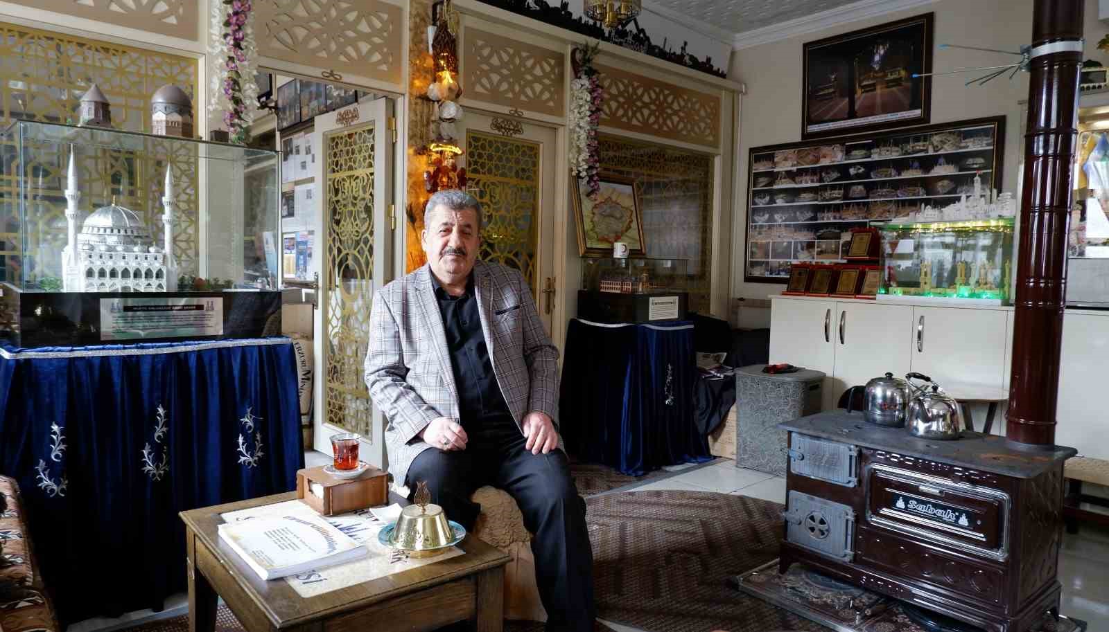 ERZURUM’UN TARİHİ VE TURİSTLİK MEKÂNLARININ BİR BİRİNDEN ORİJİNAL MAKETLERİNİ YAPAN