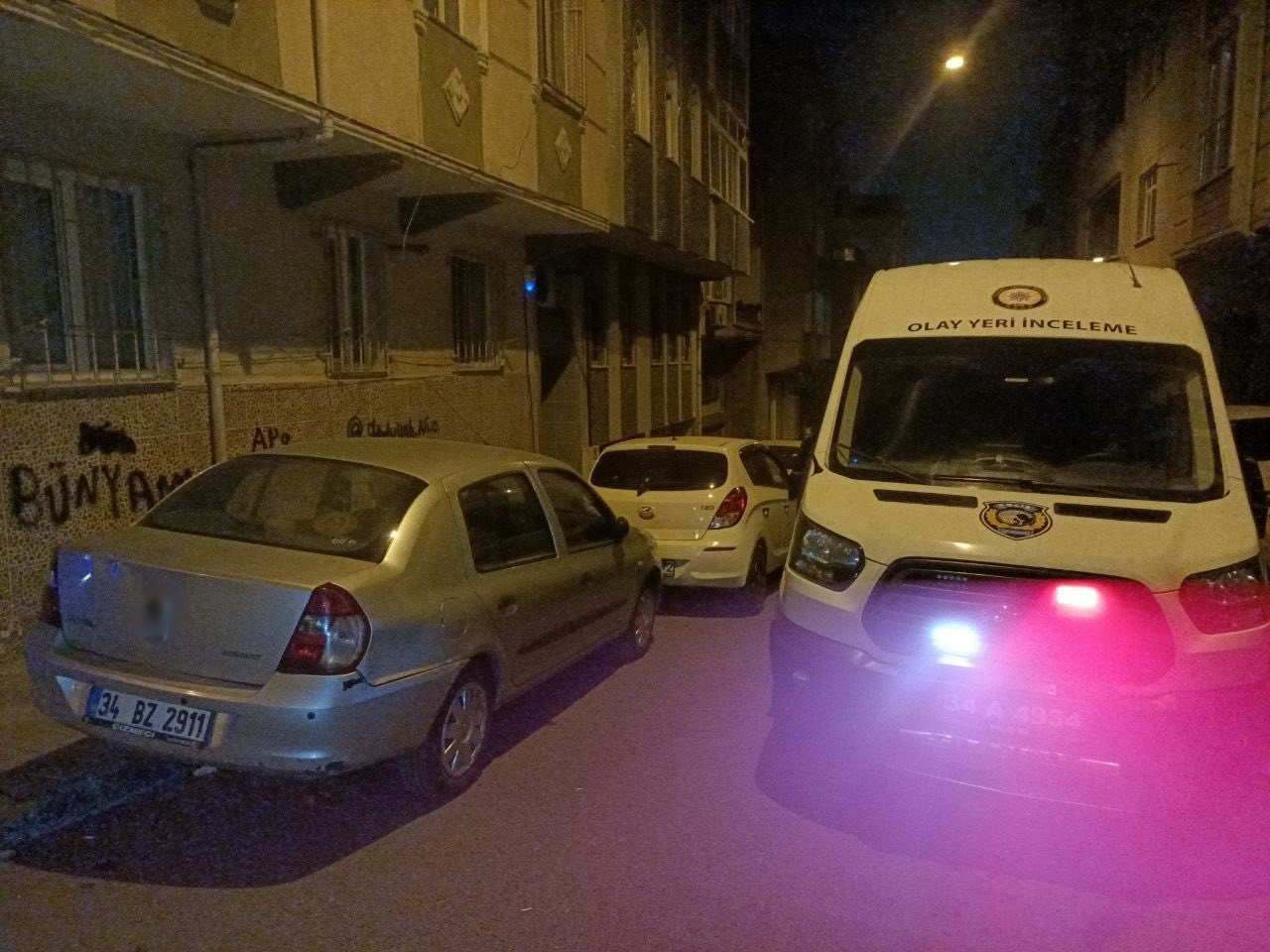 ESENLER'DE YANGIN ÇIKAN BİNADA CESET BULUNDU