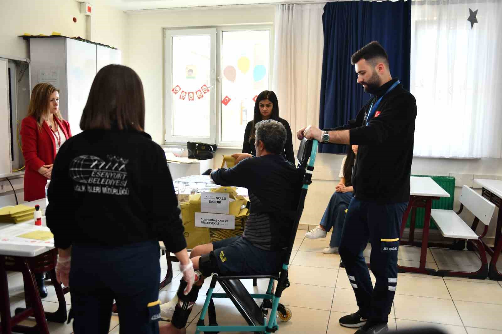 ESENYURT BELEDİYESİ, İLÇEDEKİ ENGELLİ VE 65 YAŞ VE ÜZERİ HASTA