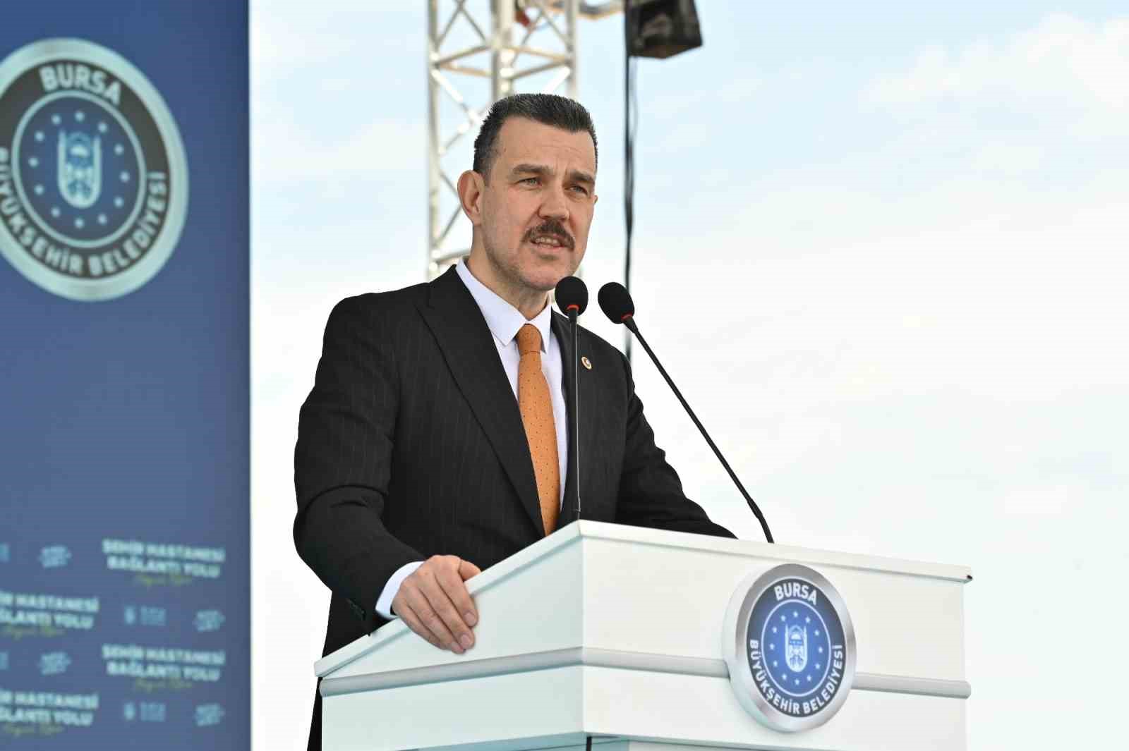 AK PARTİ BURSA MİLLETVEKİLİ MUSTAFA ESGİN, MUHALEFETE YÜKLENEREK, "HASTANEYE MUHALEFET
