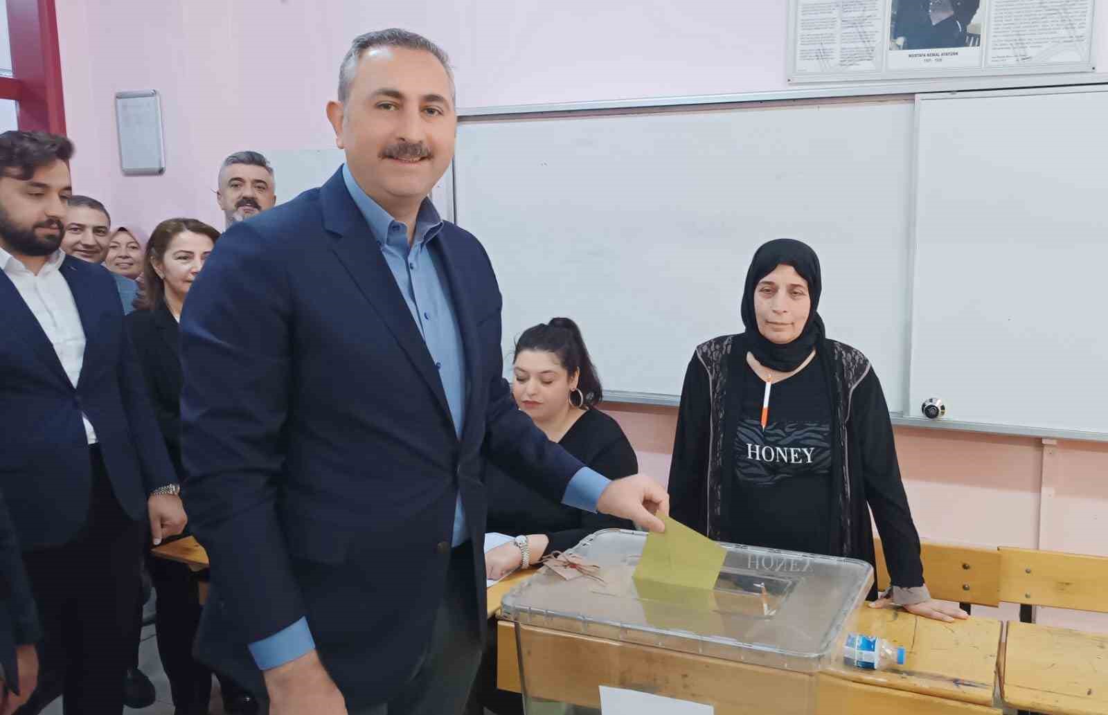 ESKİ ADALET BAKANI VE AK PARTİ GAZİANTEP MİLLETVEKİLİ ABDULHAMİT GÜL,