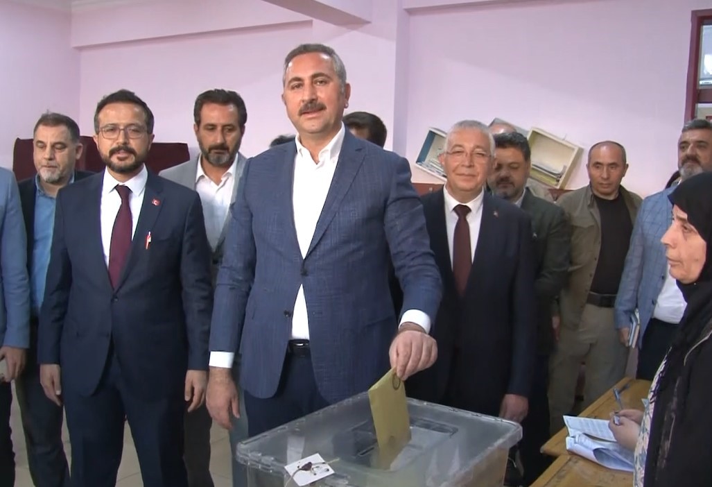 ESKİ ADALET BAKANI ABDULHAMİT GÜL, CUMHURBAŞKANI VE 28. DÖNEM MİLLETVEKİLLİĞİ