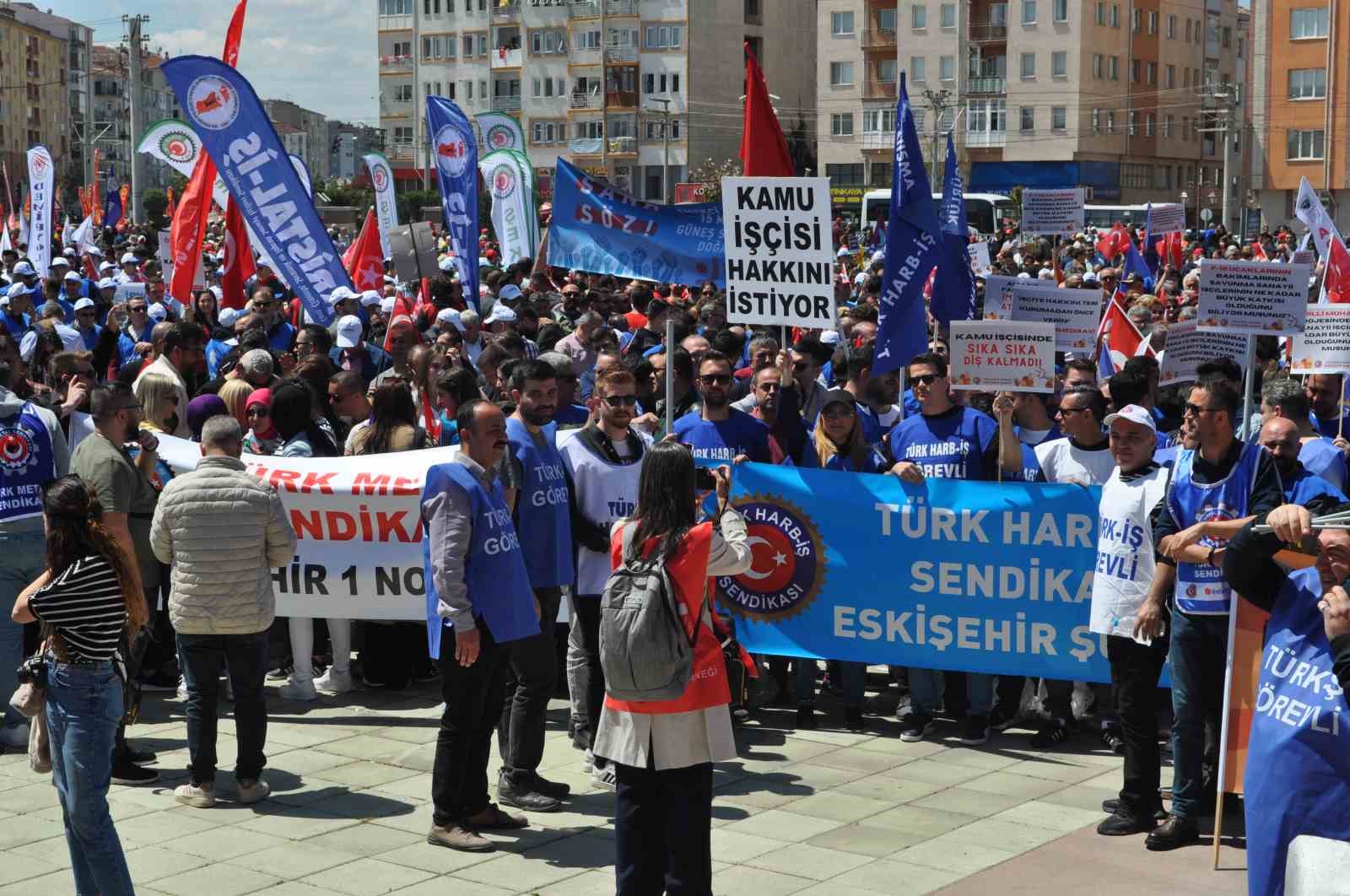 ESKİŞEHİR’DE 1 MAYIS COŞKUYLA KUTLANDI