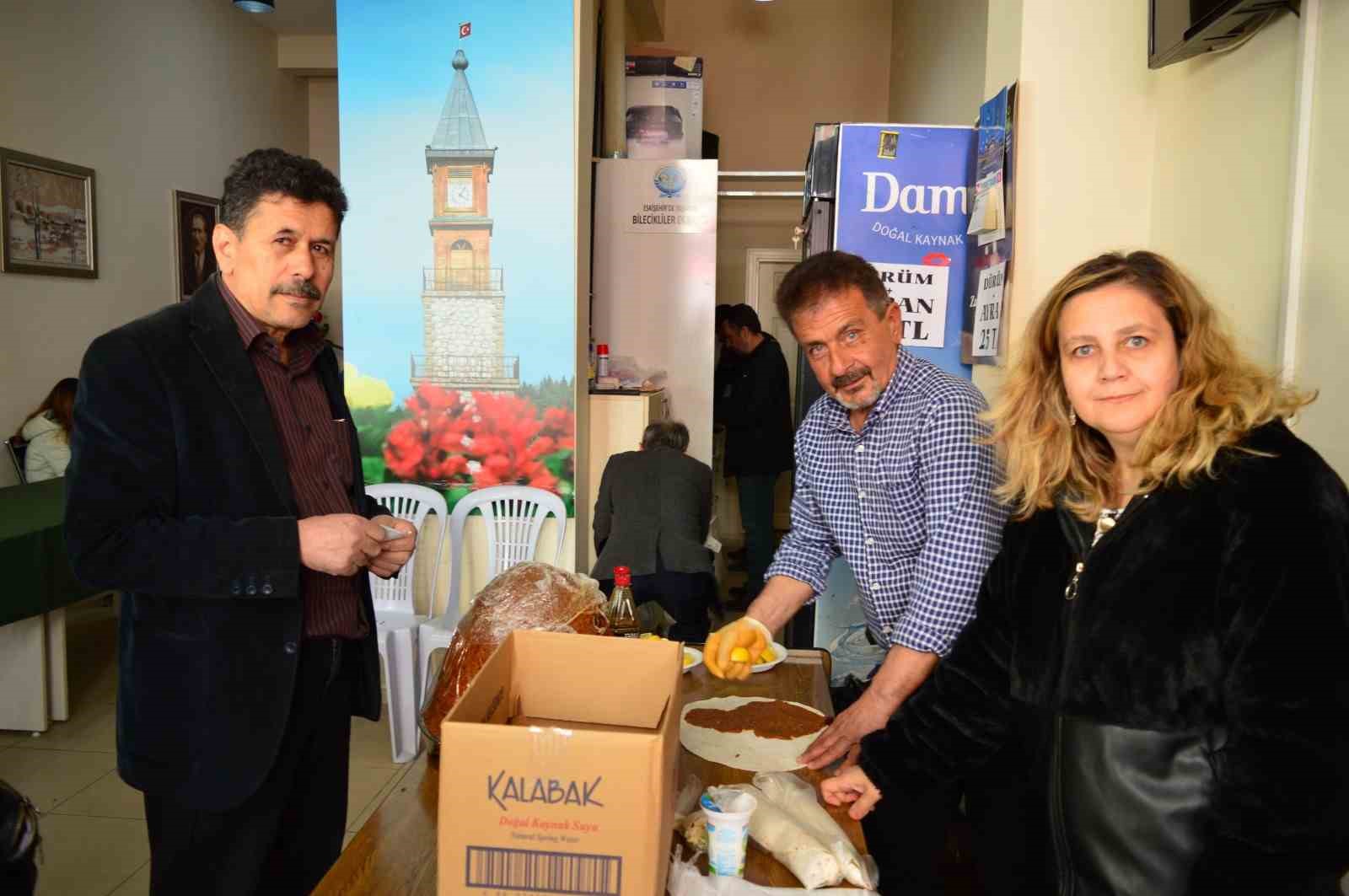 ESKİŞEHİR’DE YAŞAYAN BİLECİKLİLER DEN ‘ÇİĞ KÖFTE’ ETKİNLİĞİ