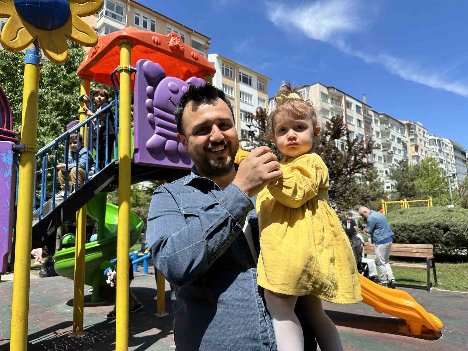 ESKİŞEHİR’DE SANDIĞA GİDEREK OY KULLANAN VATANDAŞLAR GÜNEŞLİ HAVAYI FIRSAT BİLEREK