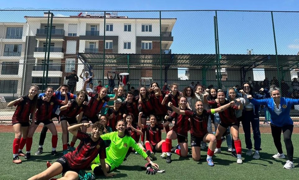 TFF KADINLAR 3. LİGDE LİDER DURUMDA OLAN ESKİŞEHİRSPOR KADIN FUTBOL