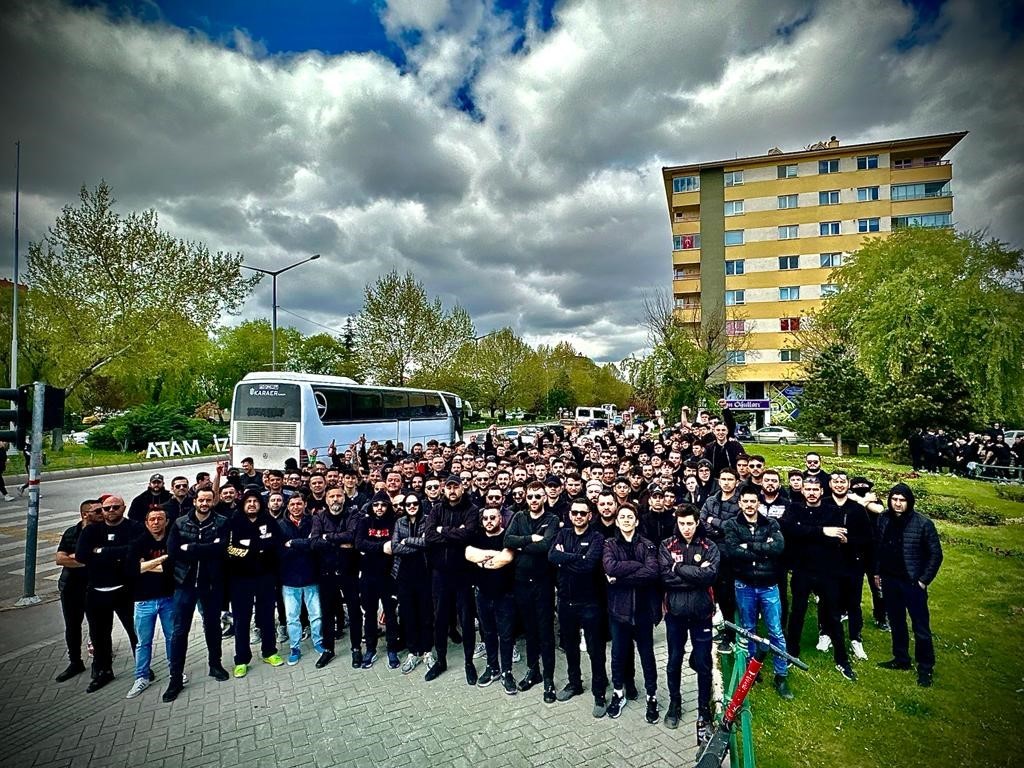 ESKİŞEHİRSPOR TARAFTARLARI, KÜTAHYA’DA OYNANACAK OLAN BELEDİYE KÜTAHYASPOR MAÇI İÇİN YAKLAŞIK