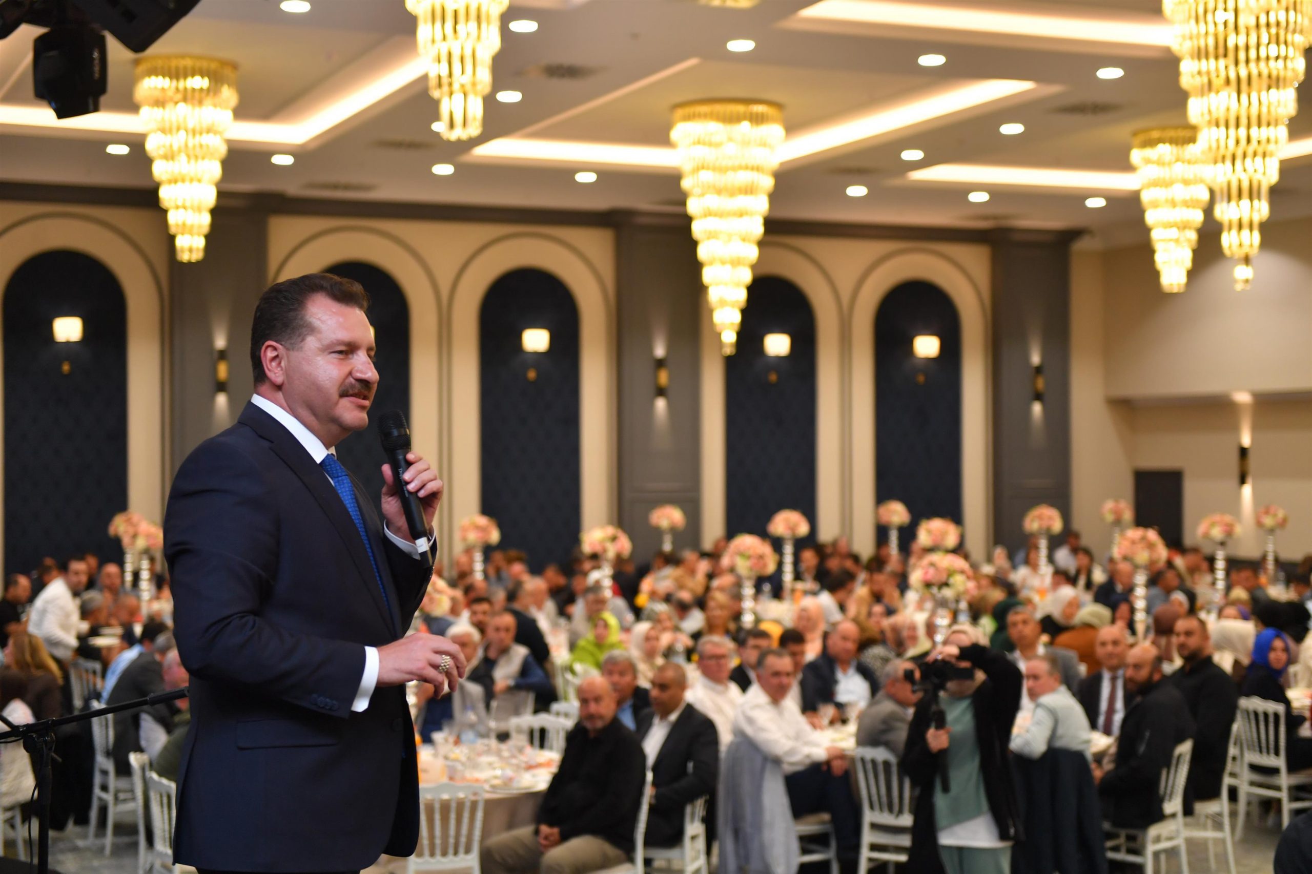 Başkan Yılmaz esnaf ile kol kola 