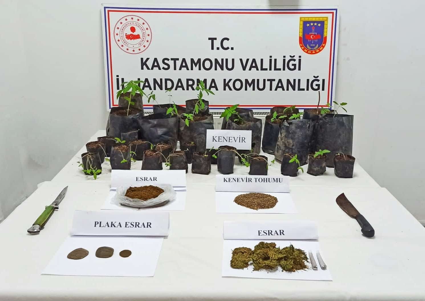 KASTAMONU’NUN İNEBOLU İLÇESİNDE PLAKA HALİNE GETİRİLEN ESRAR MADDESİ İLE ESRAR
