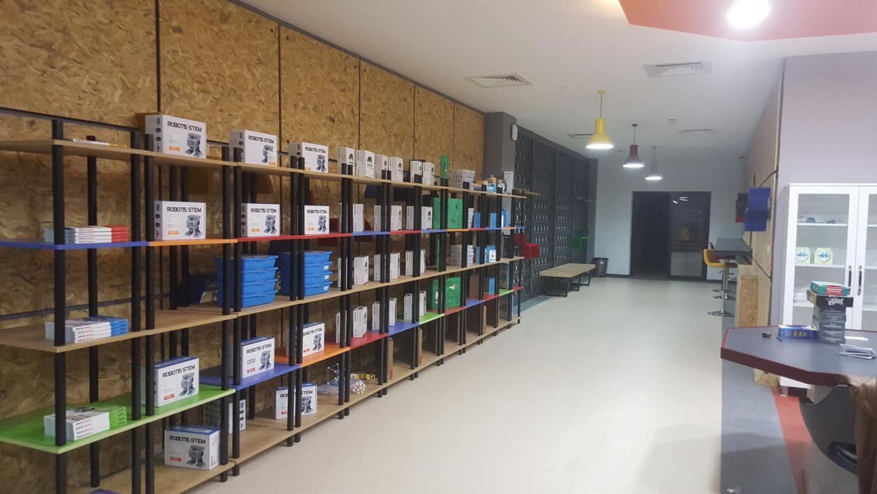 ERZURUM TEKNİK ÜNİVERSİTESİ BÜNYESİNDEKİ MUCİTPARK, YAKLAŞIK AKLAŞIK 16 TANE ATÖLYEDEN