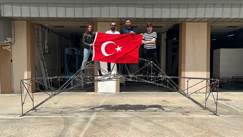 ERZURUM TEKNİK ÜNİVERSİTESİ (ETÜ) ÖĞRENCİLERİ TRT ERZURUM RADYOSU’NA KONUK OLARAK