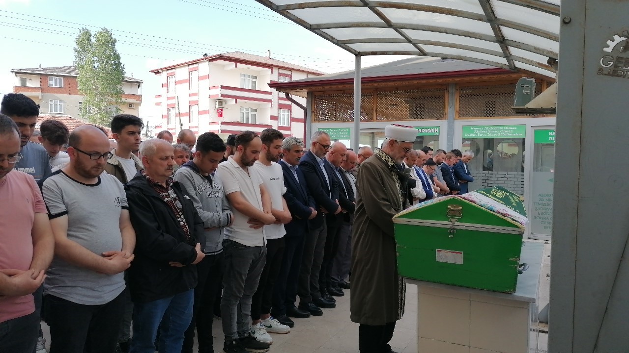 KOCAELİ'NİN GEBZE İLÇESİNDE CADDE ORTASINDA SAPLANTILI SAPIĞI TARAFINDAN 4 EL
