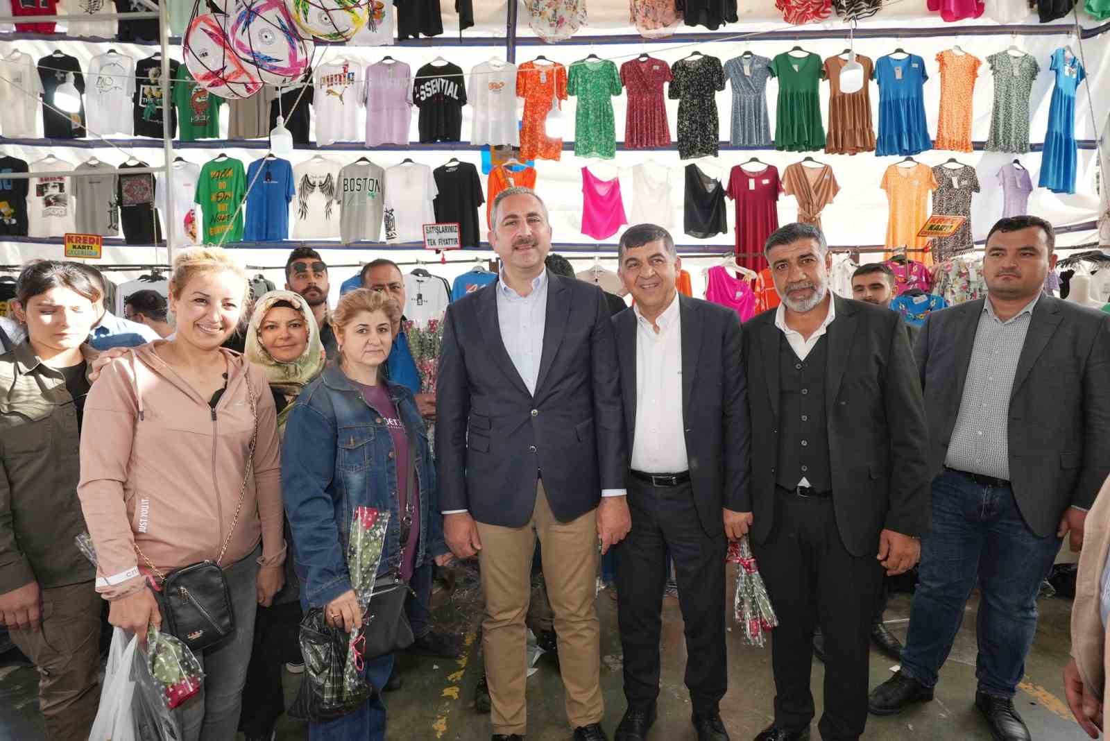 ŞEHİTKAMİL BELEDİYE BAŞKANI RIDVAN FADILOĞLU, ESKİ ADALET BAKANI VE AK