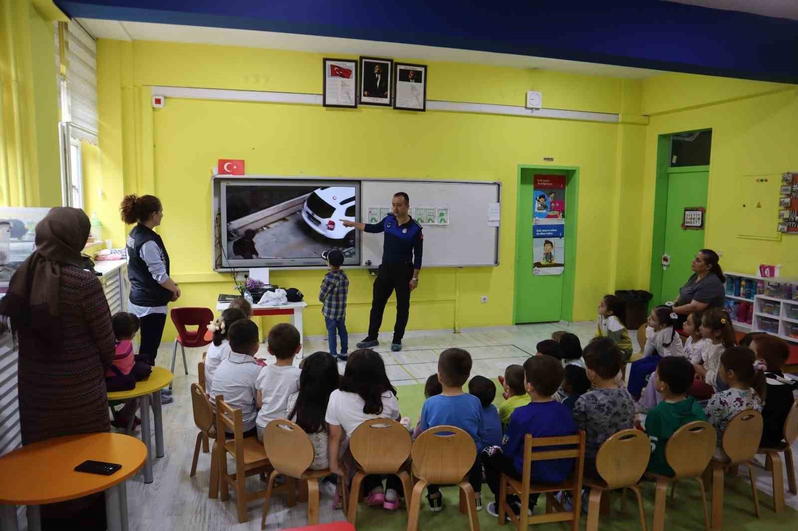 DÜZCE BELEDİYESİ ZABITA MÜDÜRLÜĞÜ EKİPLERİ BİR İLKE İMZA ATARAK ANAOKULU
