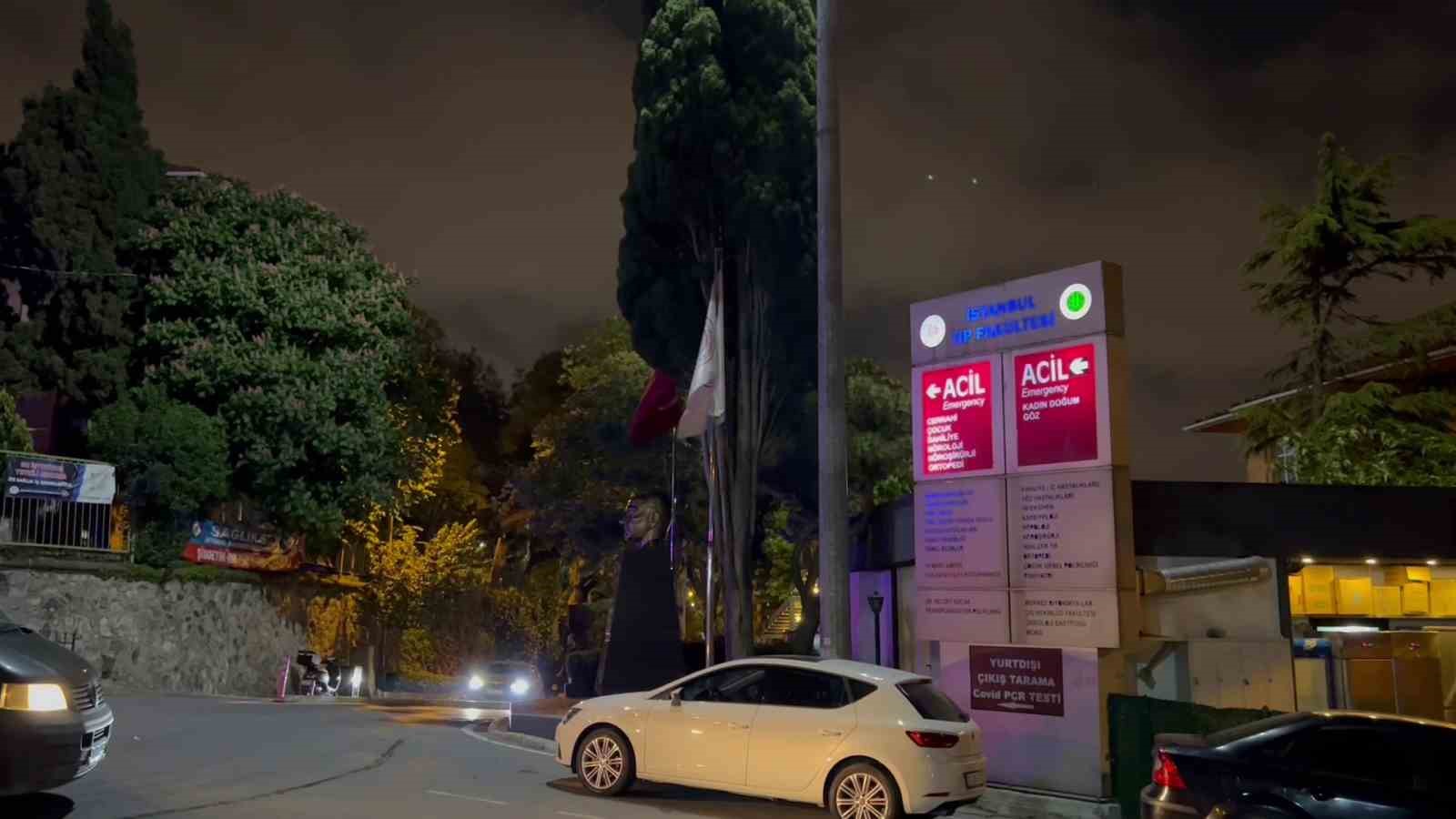 İSTANBUL FATİH'TE BİR ŞAHIS, HASTANE BAHÇESİNDE BİR KADINI VURUP ARDINDAN