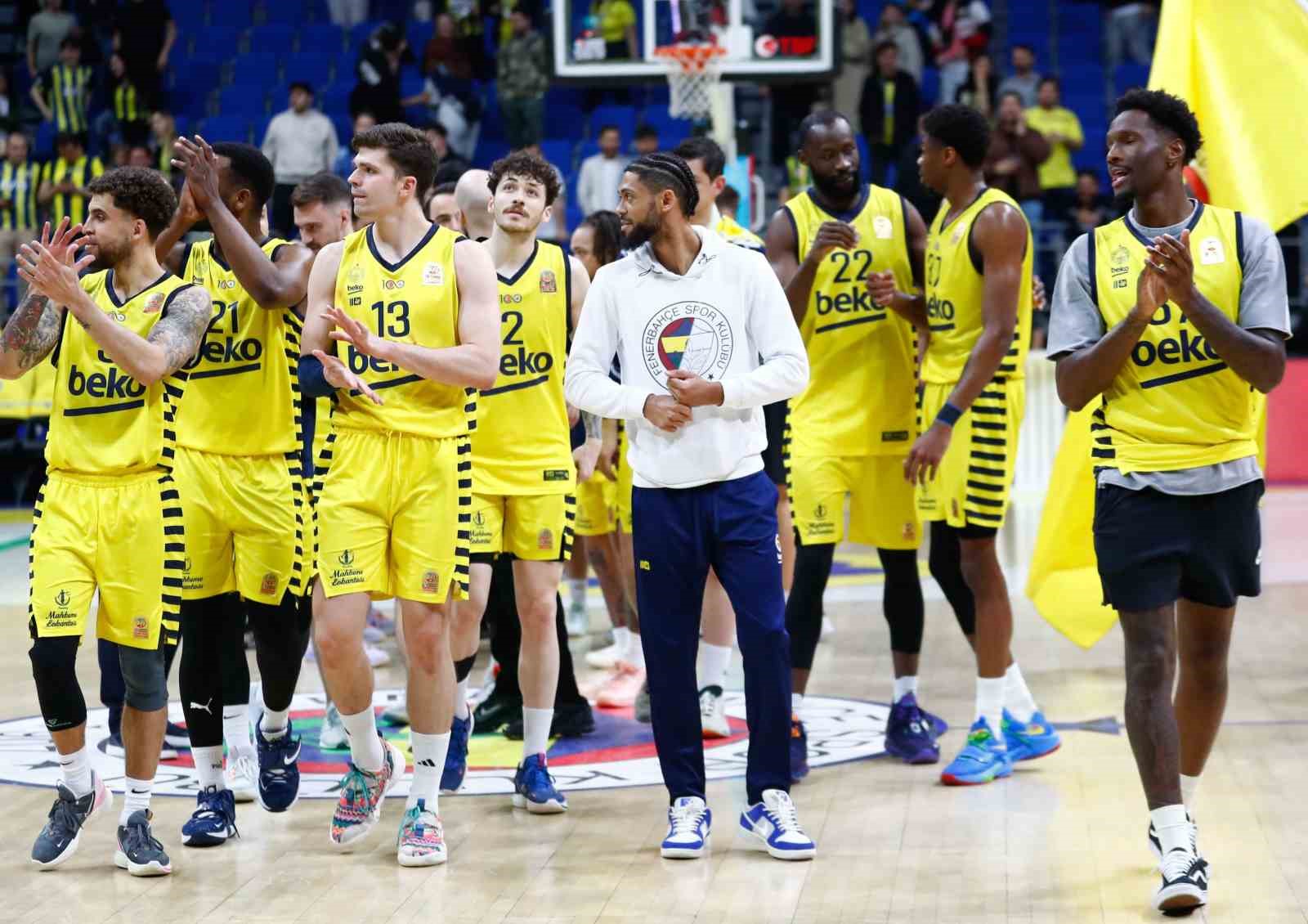 TÜRKİYE SİGORTA BASKETBOL SÜPER LİGİ 30. HAFTA MAÇINDA FRUTTİ EXTRA