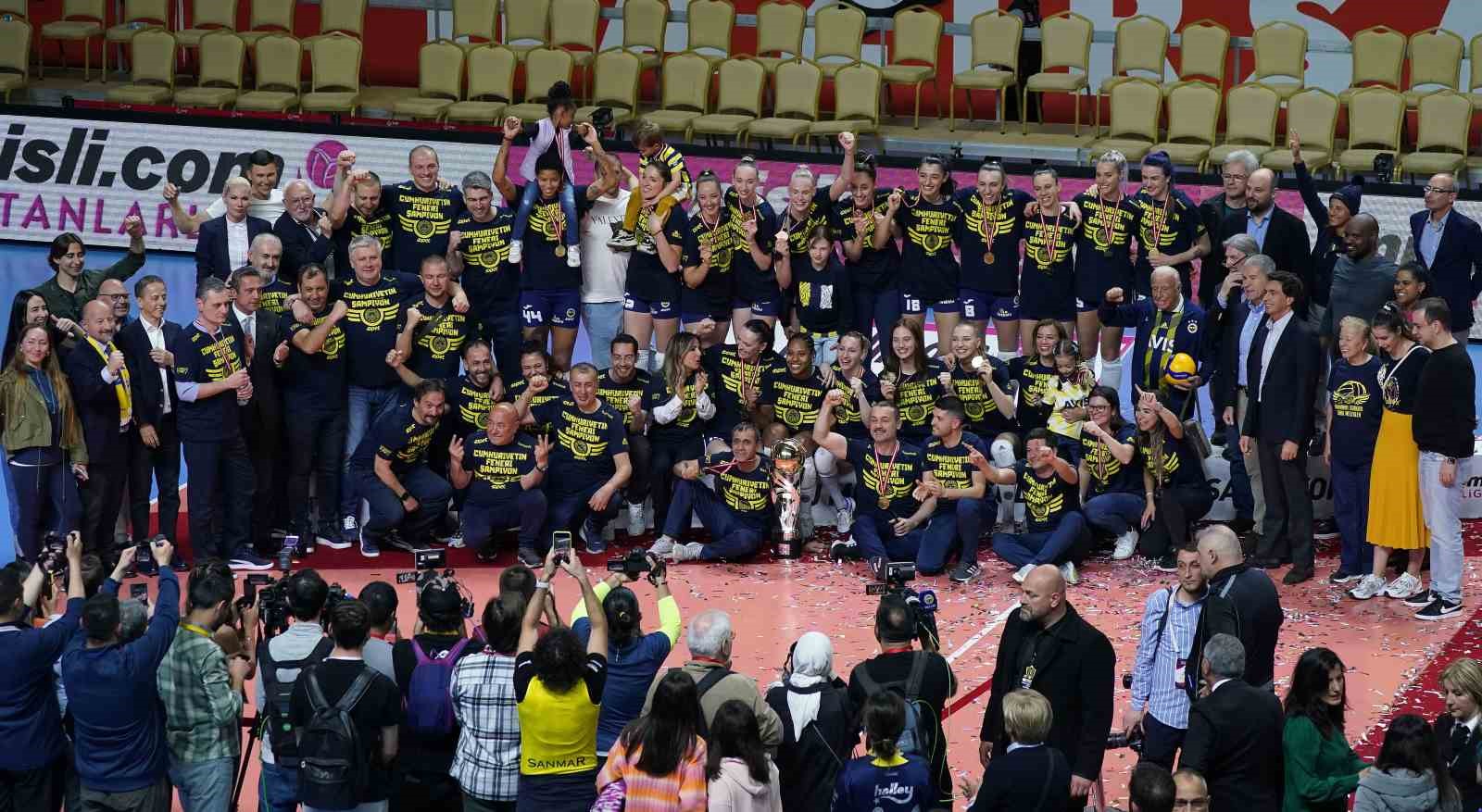 SULTANLAR LİGİ FİNAL SERİSİ ÜÇÜNCÜ MAÇINDA ECZACIBAŞI’NI 3-2 MAĞLUP EDEREK