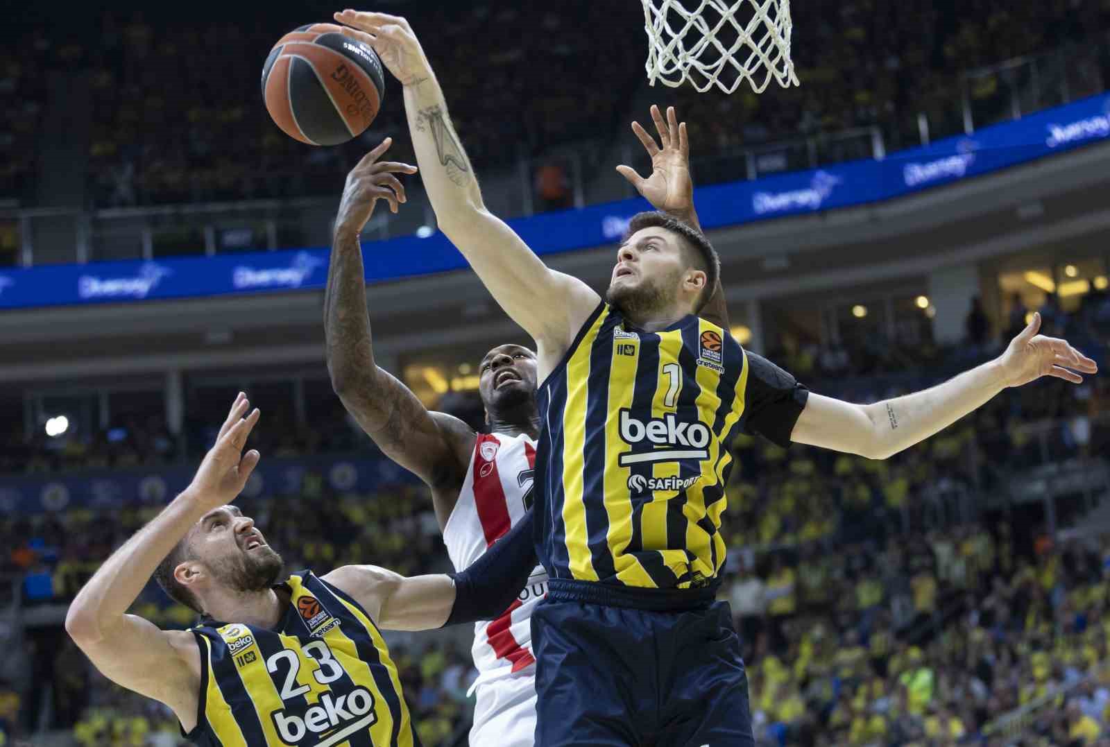 FENERBAHÇE BEKO, A. EFES MAÇINDA SAKATLANAN FORVETİ METECAN BİRSEN SAĞLIK