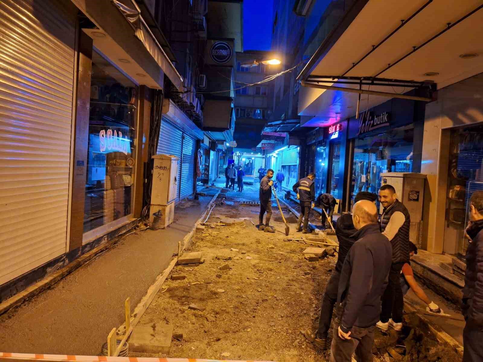 ZONGULDAK’TA YENİLEME ÇALIŞMASI YAPILAN FEVZİPAŞA SOKAK'TA İLK BETON DÖKÜLDÜ.