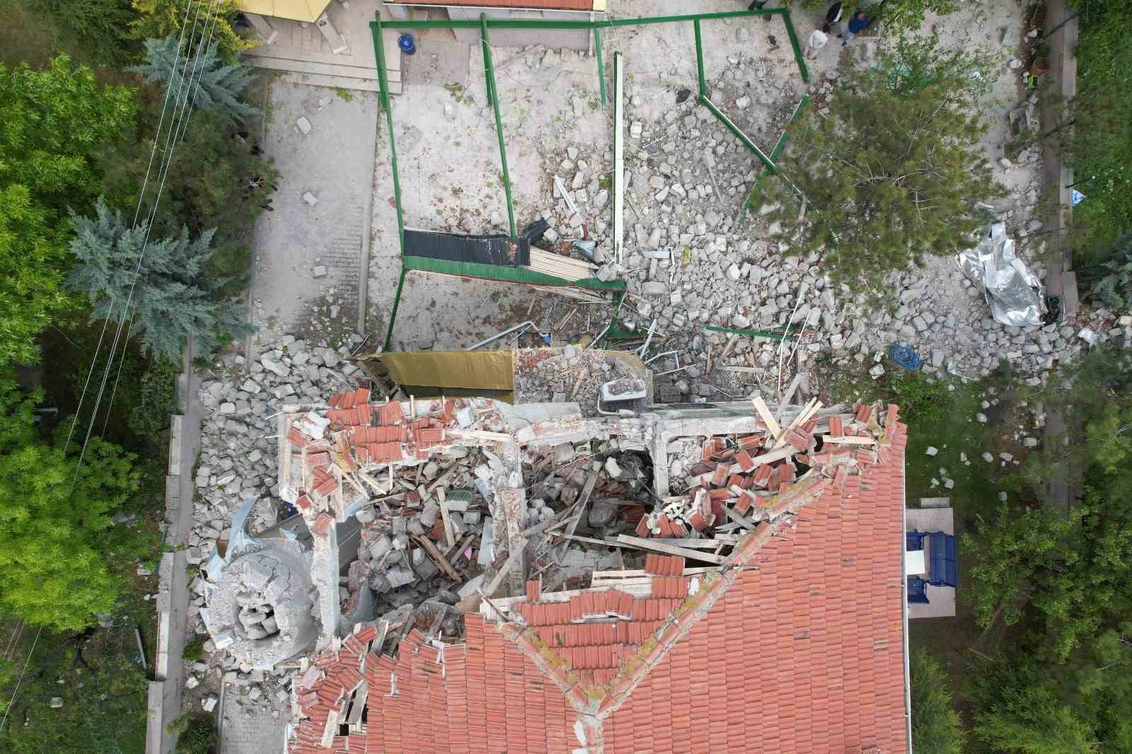 FIRTINADA MİNARESİ YIKILAN CAMİ HAVADAN GÖRÜNTÜLENDİ
