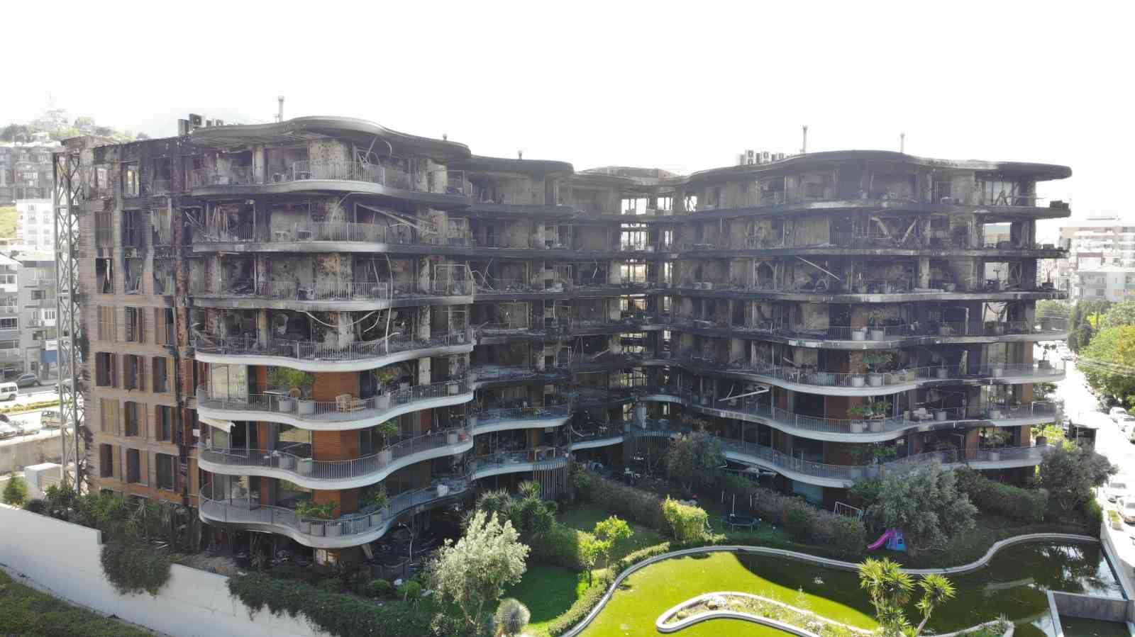 İZMİR'İN NARLIDERE İLÇESİNDE BULUNAN LÜKS SİTEDE ÇIKAN, 8 SAATTE KONTROL