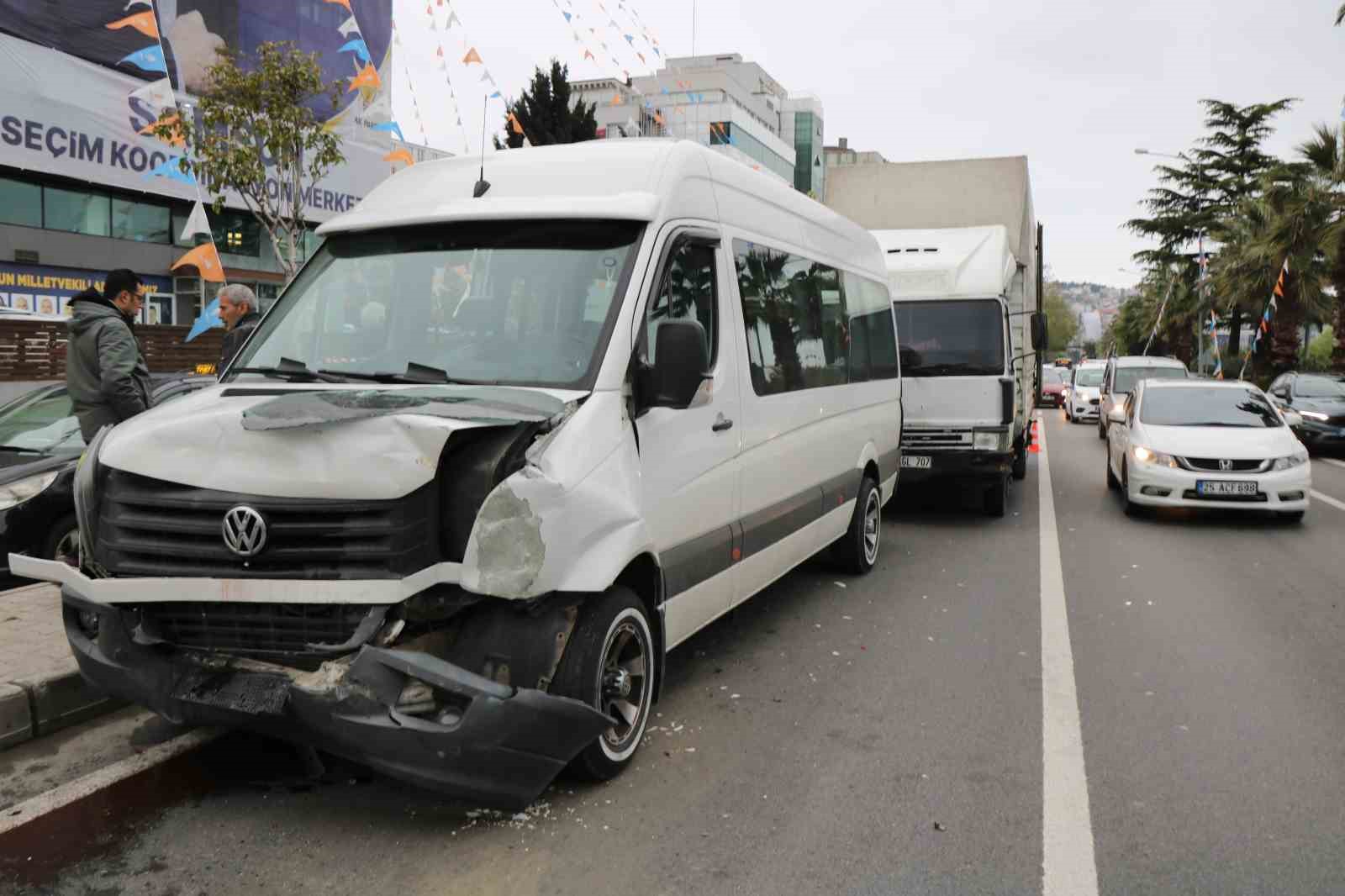 SAMSUN’DA MEYDANA GELEN ZİNCİRLEME TRAFİK KAZASINDA, FRENİNİN BOŞALDIĞI İDDİA EDİLEN