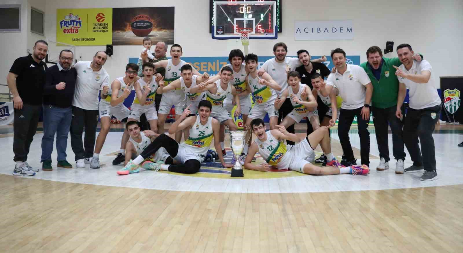 FRUTTİ EXTRA BURSASPOR, DENİZLİ’DE DÜZENLENEN U-18 TÜRKİYE ŞAMPİYONASI’NDA ETİMESGUT BELEDİYESİ’Nİ