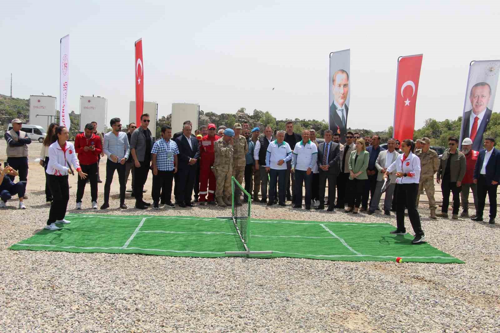 2. ULUSLARARASI CUDİ CUP TENİS TURNUVASI’NIN GÖSTERİ MAÇI TERÖRDEN TEMİZLENİP