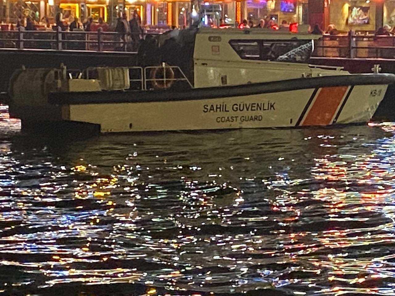 GALATA KÖPRÜSÜ'NDEN DENİZE DÜŞEN VATANDAŞ HAYATINI KAYBETTİ