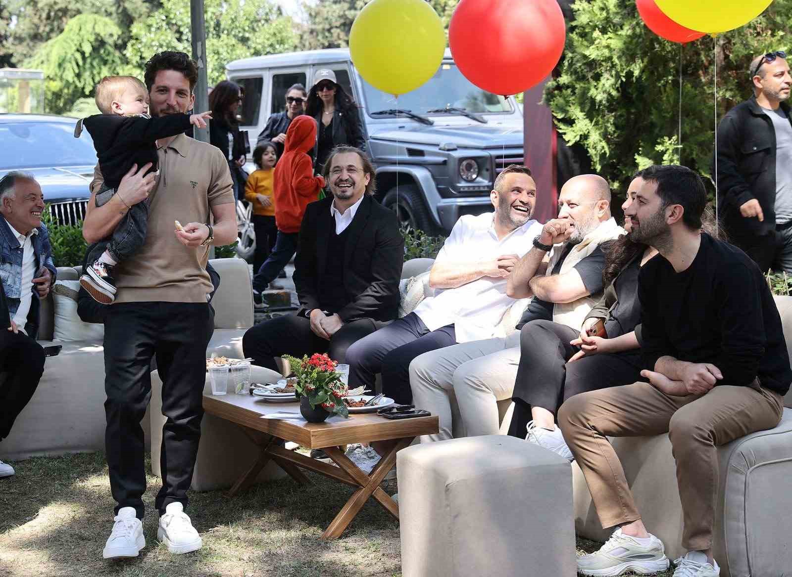 GALATASARAY'DA YÖNETİM KURULU ÜYELERİ, TEKNİK HEYET VE FUTBOLCULAR, 'AİLE GÜNÜ'
