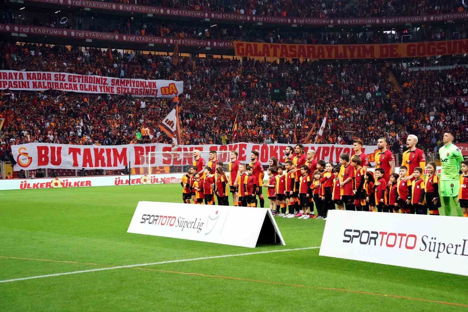 GALATASARAY TEKNİK DİREKTÖRÜ OKAN BURUK SON OYNADIKLARI BEŞİKTAŞ DERBİSİNİN 11'İNE