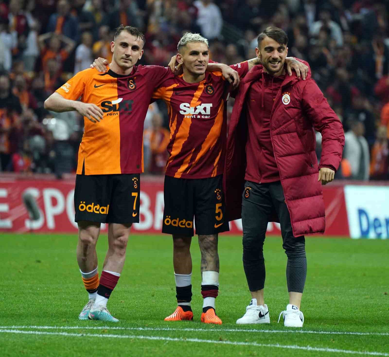 SİVASSPOR MAÇININ ARDINDAN GALATASARAY’IN ARJANTİNLİ FUTBOLCUSU MAURO ICARDİ, TARAFTARLARA 3'LÜ