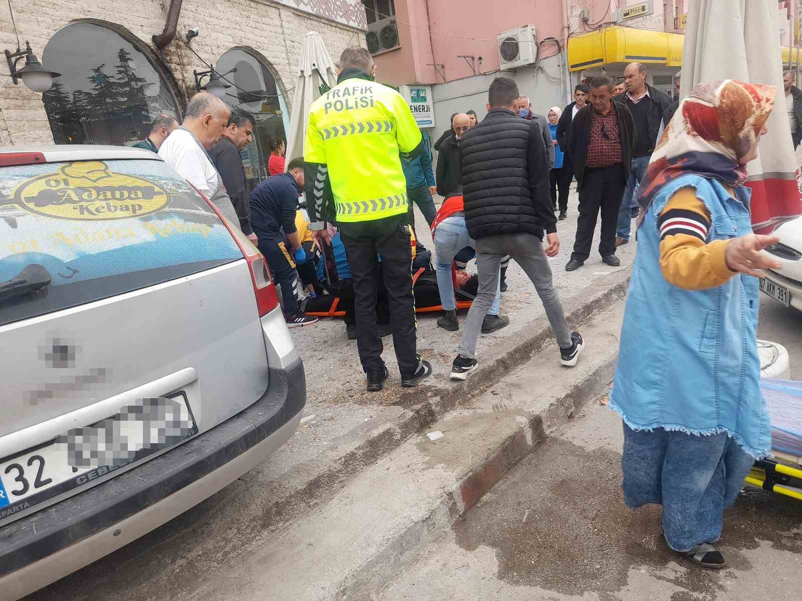 ISPARTA’DA FREN VE GAZIN YERİNİ KARIŞTIRAN SÜRÜCÜ, PARK ETMEK İSTERKEN