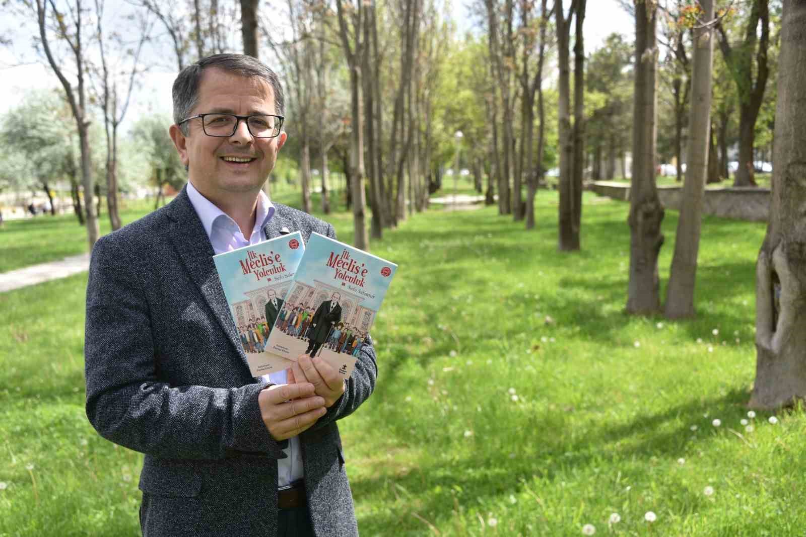 UZUN YILLAR TÜRKİYE BÜYÜK MİLLET MECLİSİ'NDE GAZETECİ VE BÜROKRAT OLARAK