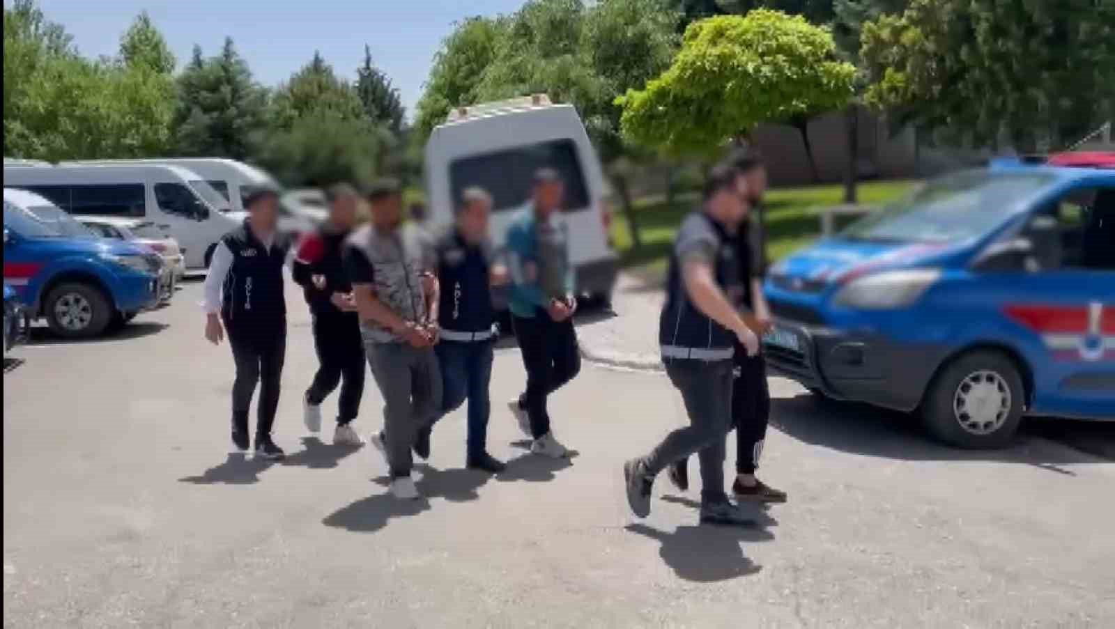 GAZİANTEP’TE GÖÇMEN KAÇAKÇILIĞI YAPAN 6 ŞÜPHELİ GÖZALTINA ALINDI.
