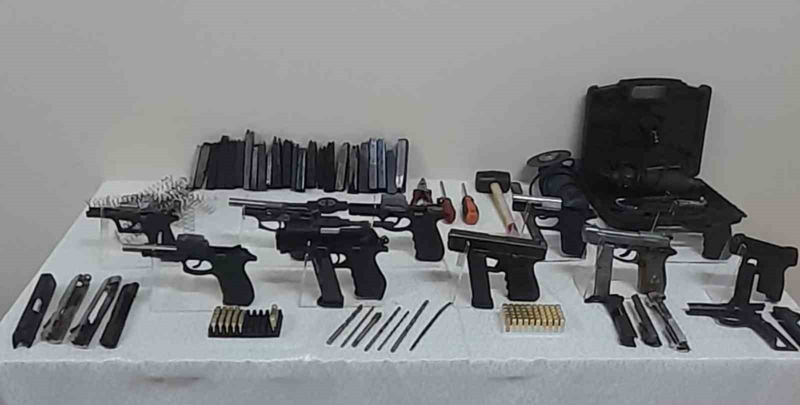 GAZİANTEP'TE YASA DIŞI SİLAH İMALATHANESİNE DÜZENLENEN BASKINDA 2 KİŞİ GÖZALTINA