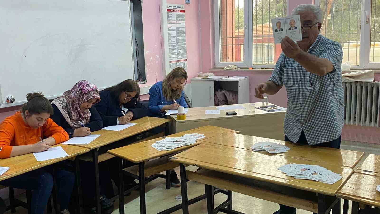 GAZİANTEP'TE 13. CUMHURBAŞKANI 2.TUR SEÇİMİ İÇİN SAAT 08.00'DA BAŞLAYAN OY