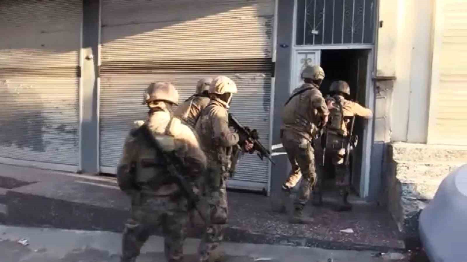 GAZİANTEP'TE UYUŞTURUCU OPERASYONU: 30 KİŞİ TUTUKLANDI