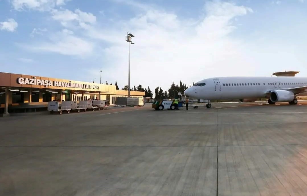 GAZİPAŞA HAVALİMANI'NI NİSAN AYINDA İÇ VE DIŞ HATLARDA TOPLAM 52