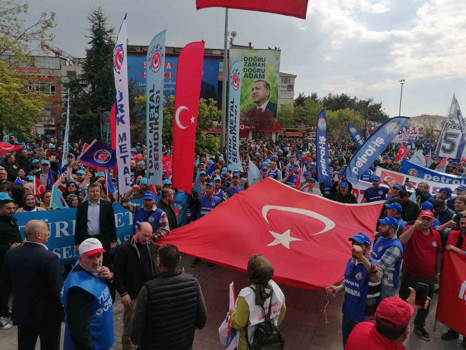 KOCAELİ’NİN GEBZE İLÇESİNDE 1 MAYIS EMEK VE DAYANIŞMA GÜNÜ COŞKUYLA