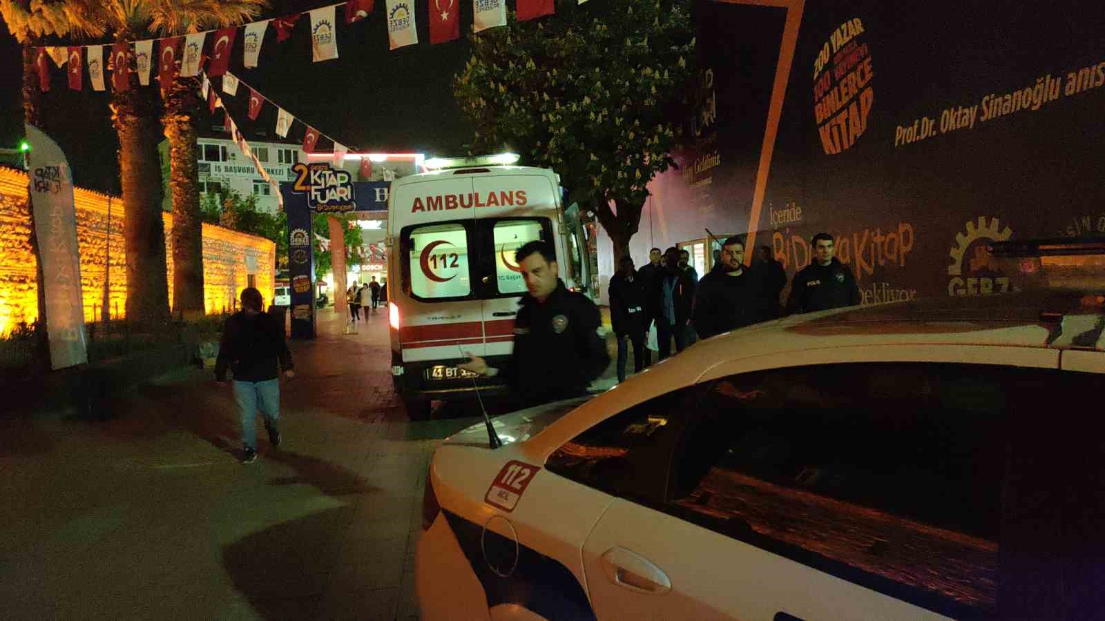 KOCAELİ’NİN GEBZE İLÇESİNDE YOLUN KARŞISINA GEÇEN YAYAYA OTOMOBİL ÇARPTI.