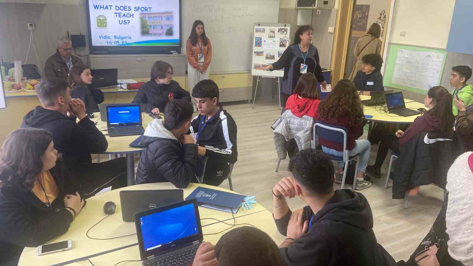 GEDİZ ATATÜRK ORTAOKULU ERASMUS PROJESİ İÇİN BULGARİSTAN’A GİTTİ