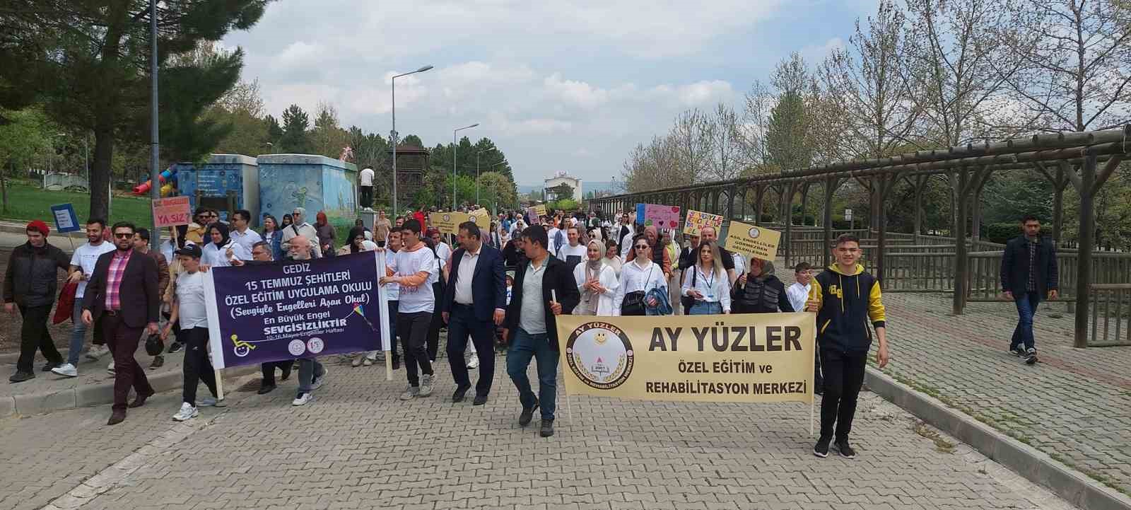 GEDİZ’DE ENGELSİZ ÇOCUKLAR DOYASIYA EĞLENDİ