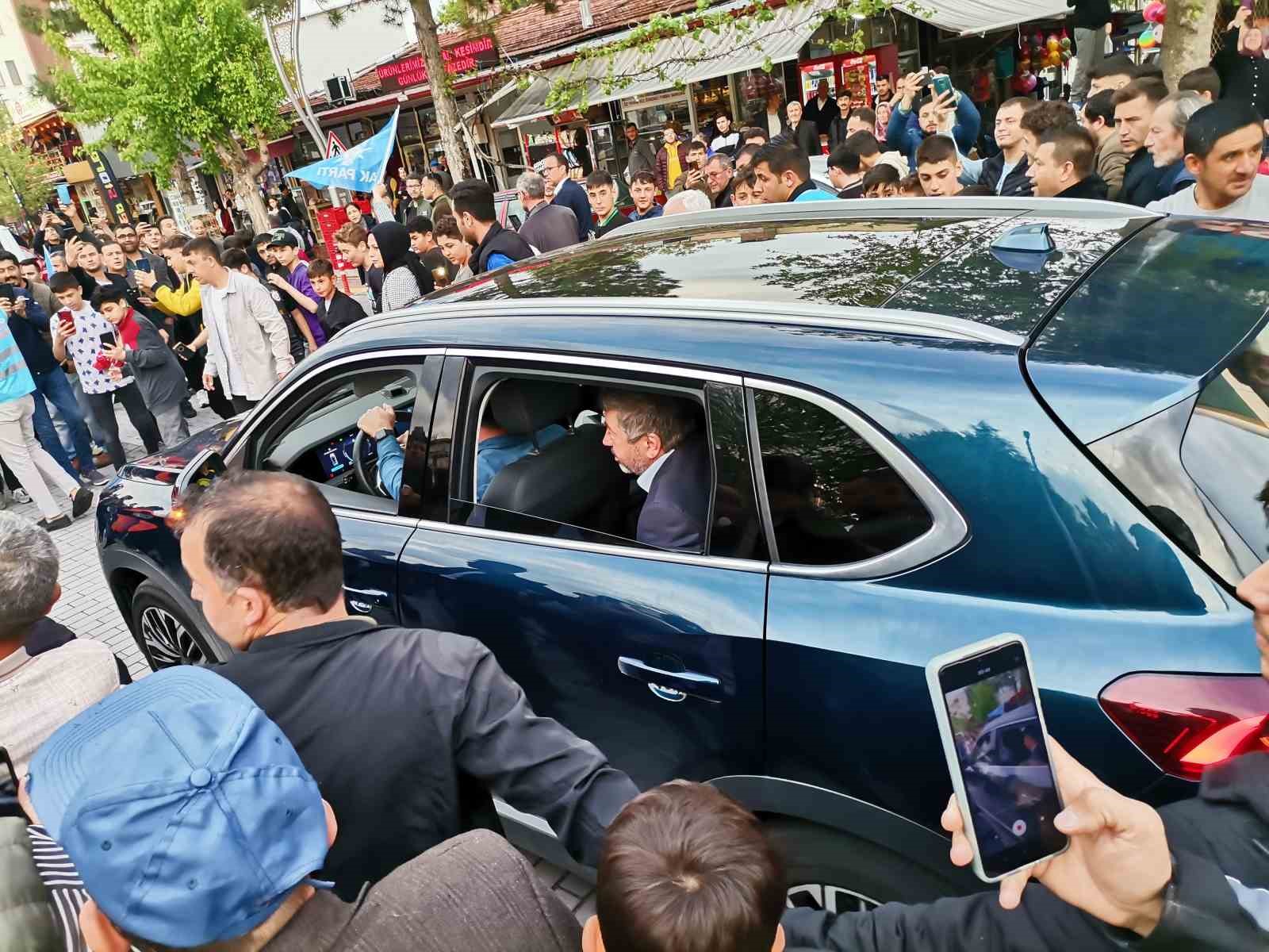 TÜRKİYE'NİN YERLİ VE MİLLİ OTOMOBİLİ TOGG'UN GEMLİK MAVİSİ SUV MODELİ,
