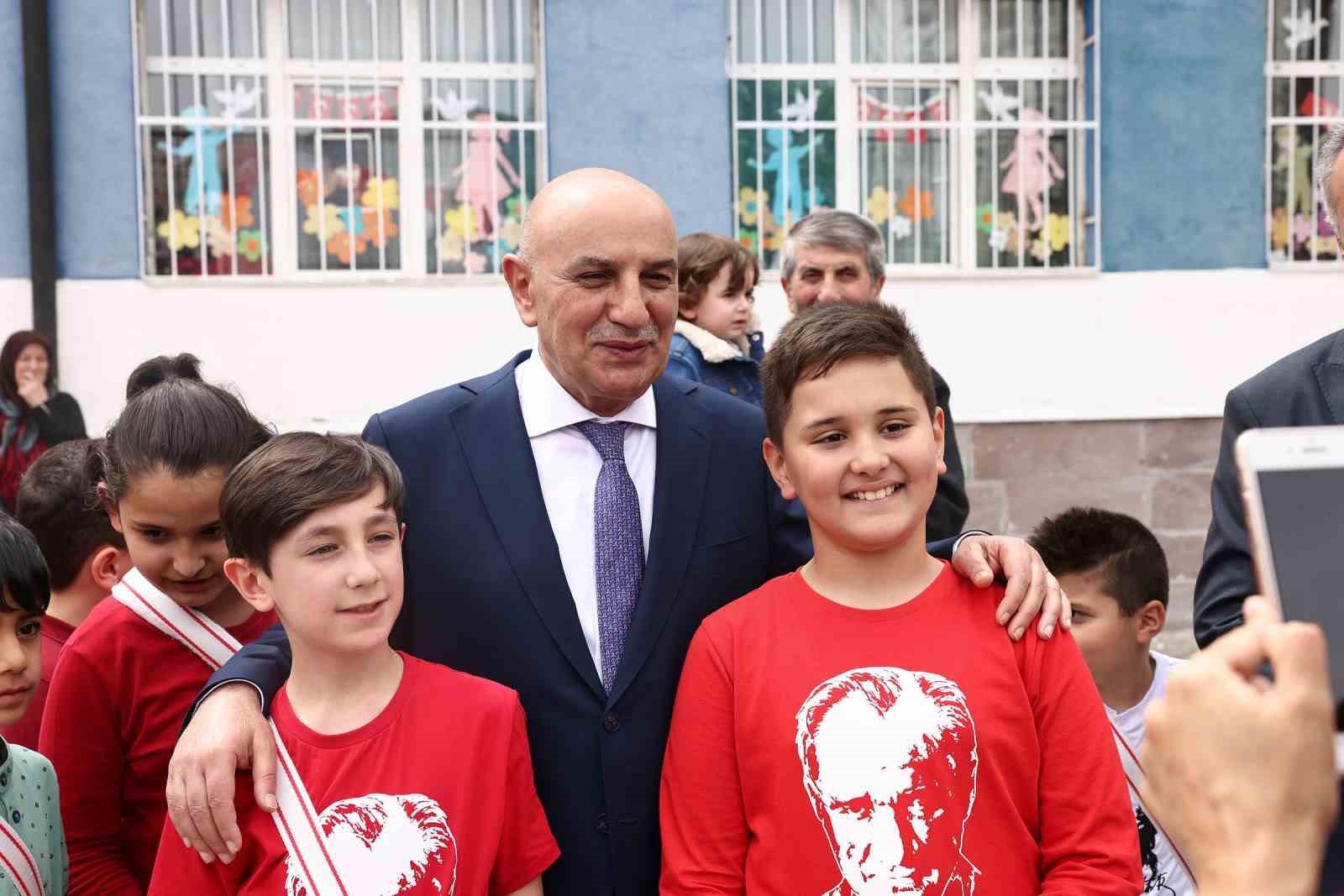 KEÇİÖREN BELEDİYESİ TARAFINDAN EĞİTİME DESTEK KAPSAMINDA SÜRDÜRÜLEN “EĞİTİME BİR TUĞLA