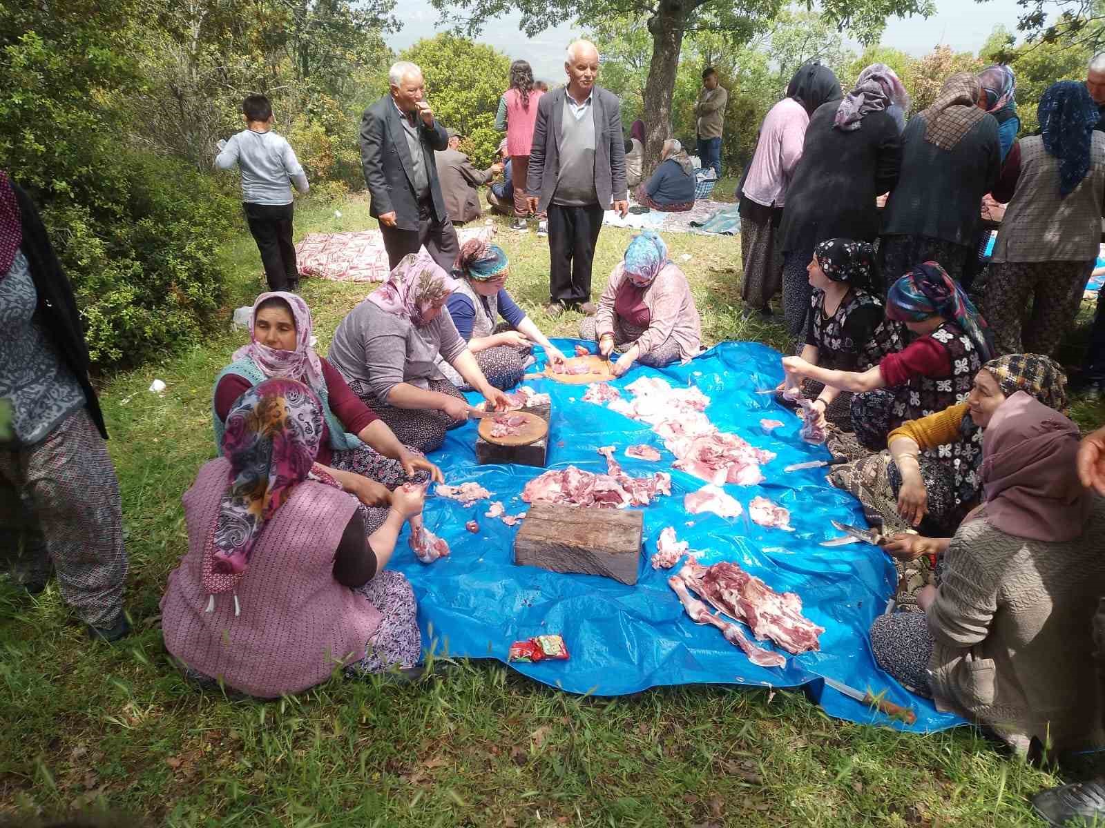 MANİSA'NIN SARIGÖL İLÇESİNE BAĞLI DİNDARLI MAHALLESİ "OLCAK DEDE" MEVKİİNDEKİ HER