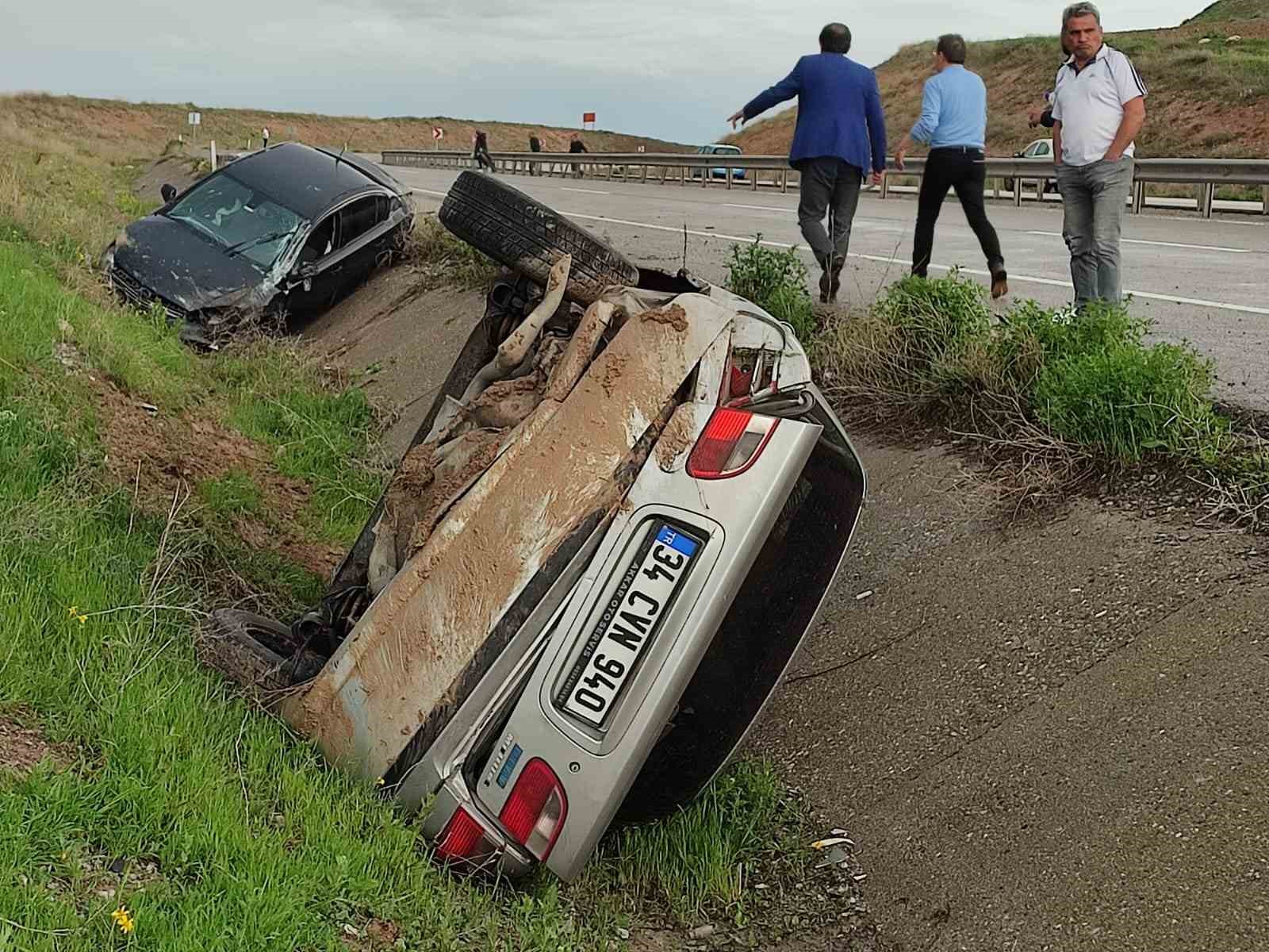 SİVAS’IN GEMEREK İLÇESİNDE MEYDANA GELEN ZİNCİRLEME TRAFİK KAZASINDA 6 KİŞİ